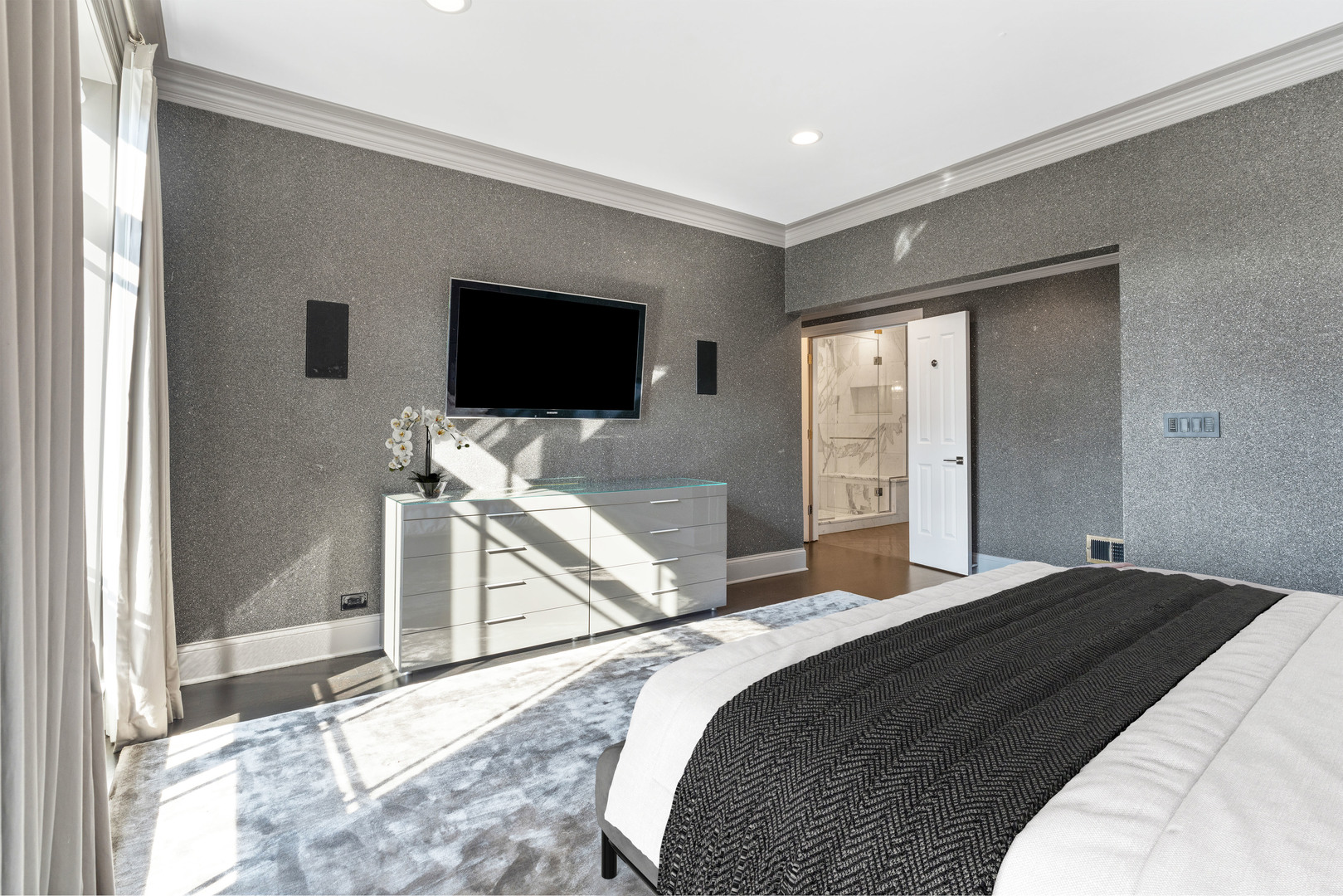 1634 West Surf Street Chicago IL 60657