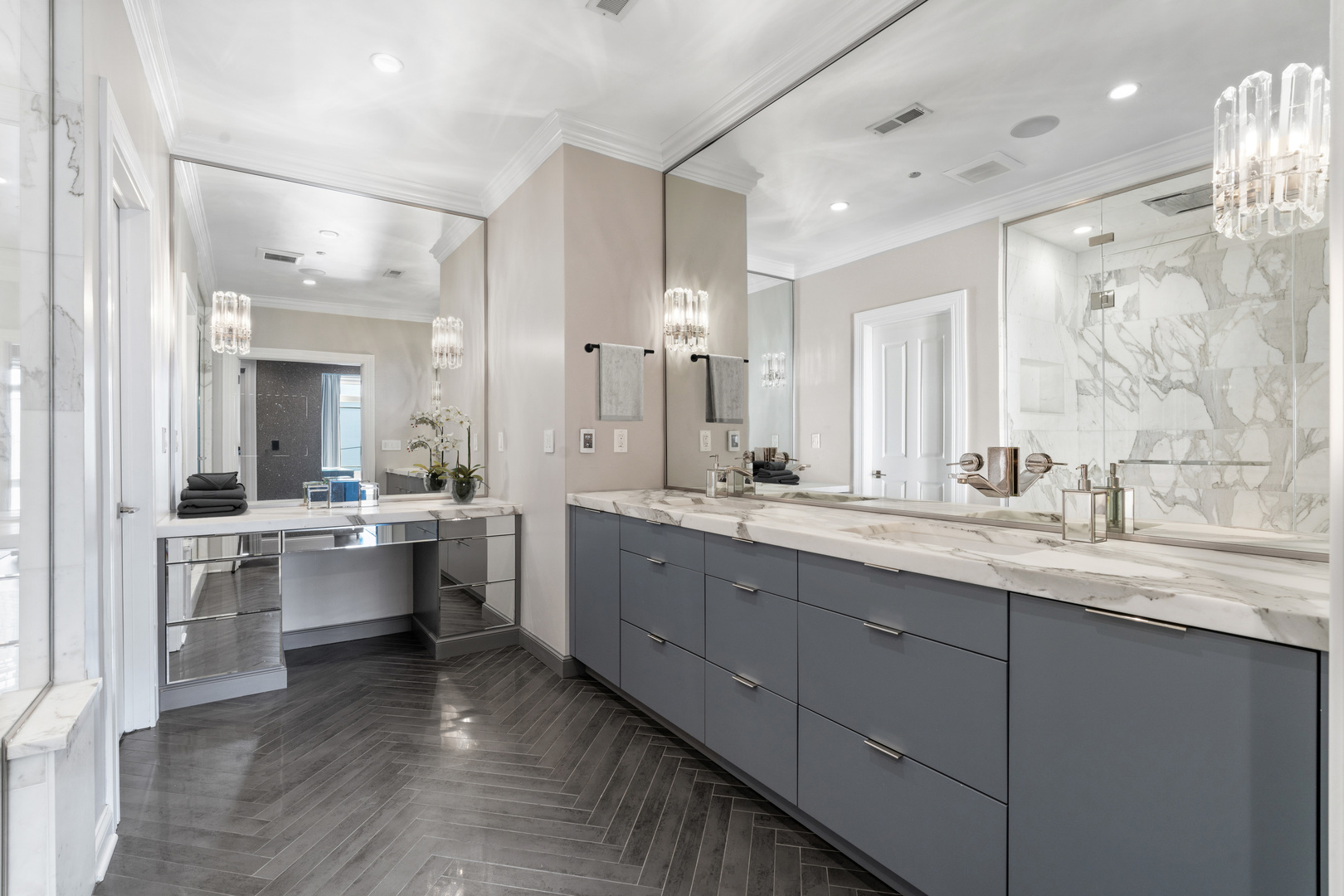 1634 West Surf Street Chicago IL 60657