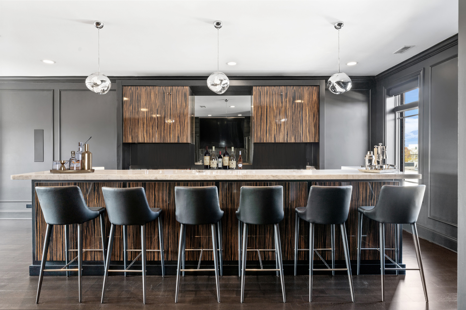 1634 West Surf Street Chicago IL 60657