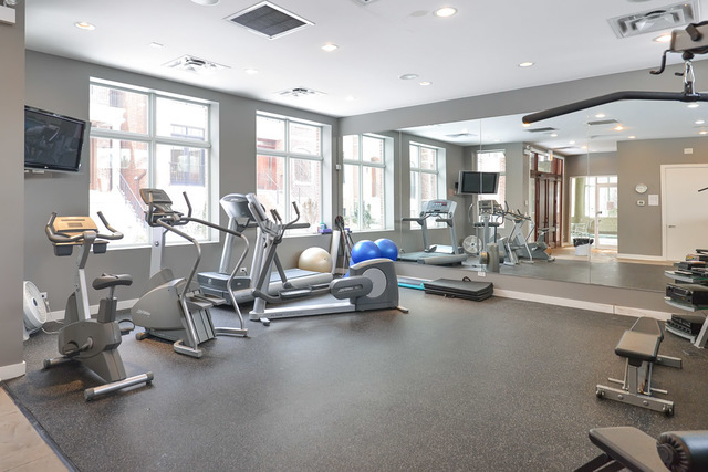 1634 West Surf Street Chicago IL 60657