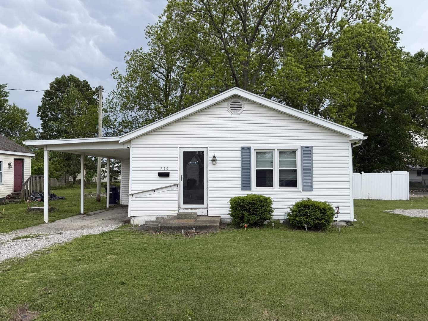 219 East Williams Street Salem IL 62881