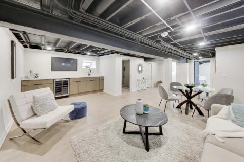 6730 West Dakin Street Chicago IL 60634