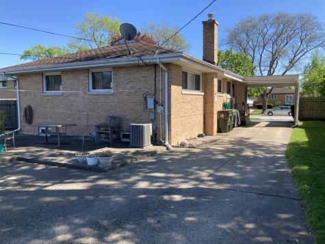 7318 West Lill Street Niles IL 60714