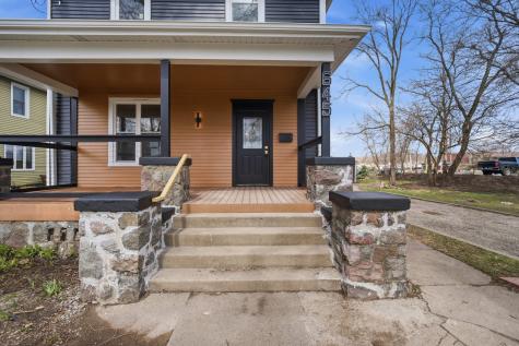 645 East Calhoun Street Woodstock IL 60098