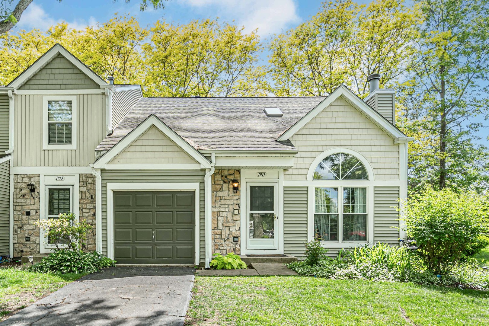 1911 Ozark Parkway Algonquin IL 60102