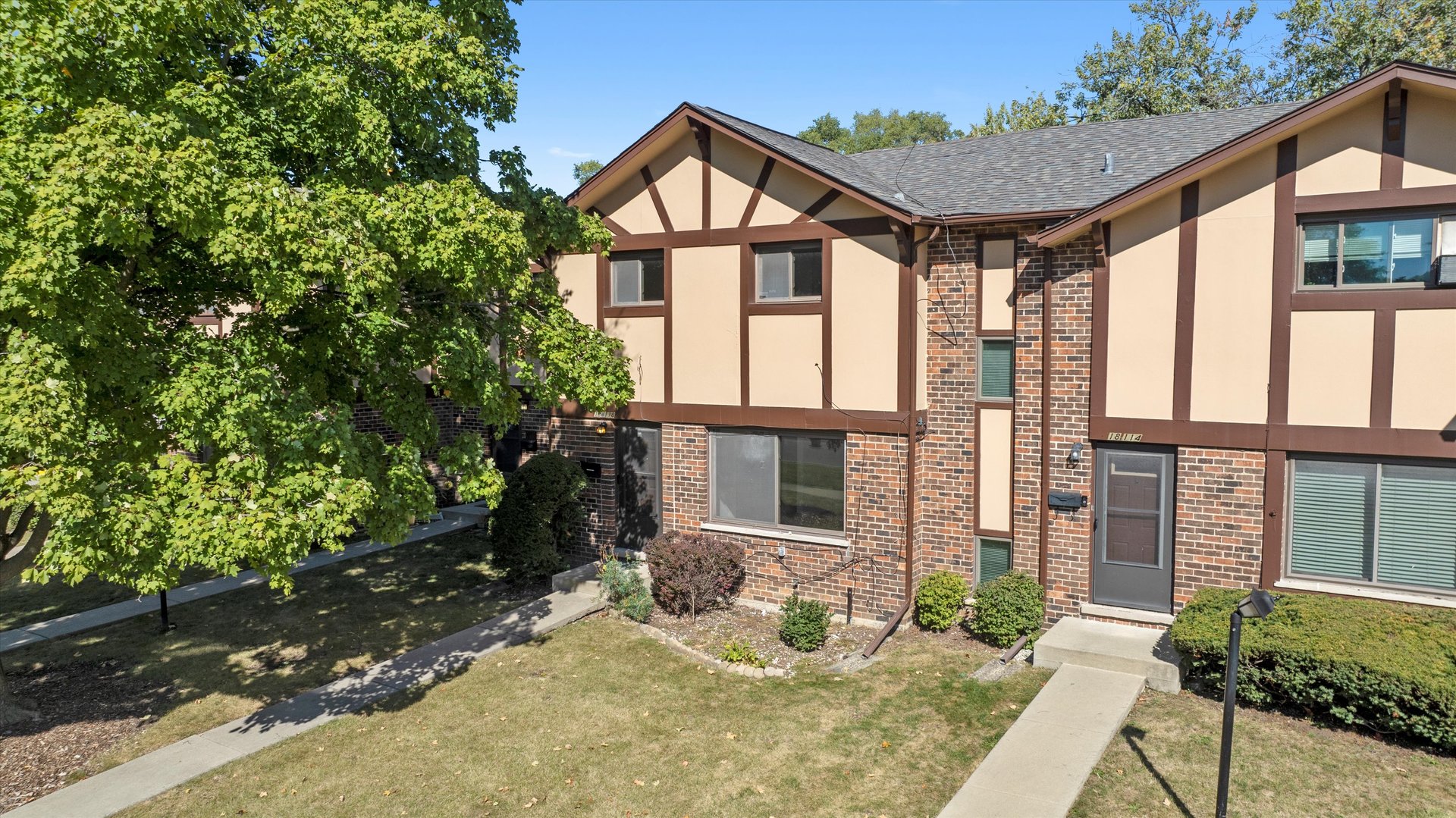 18W118 14TH Street Villa Park IL 60181