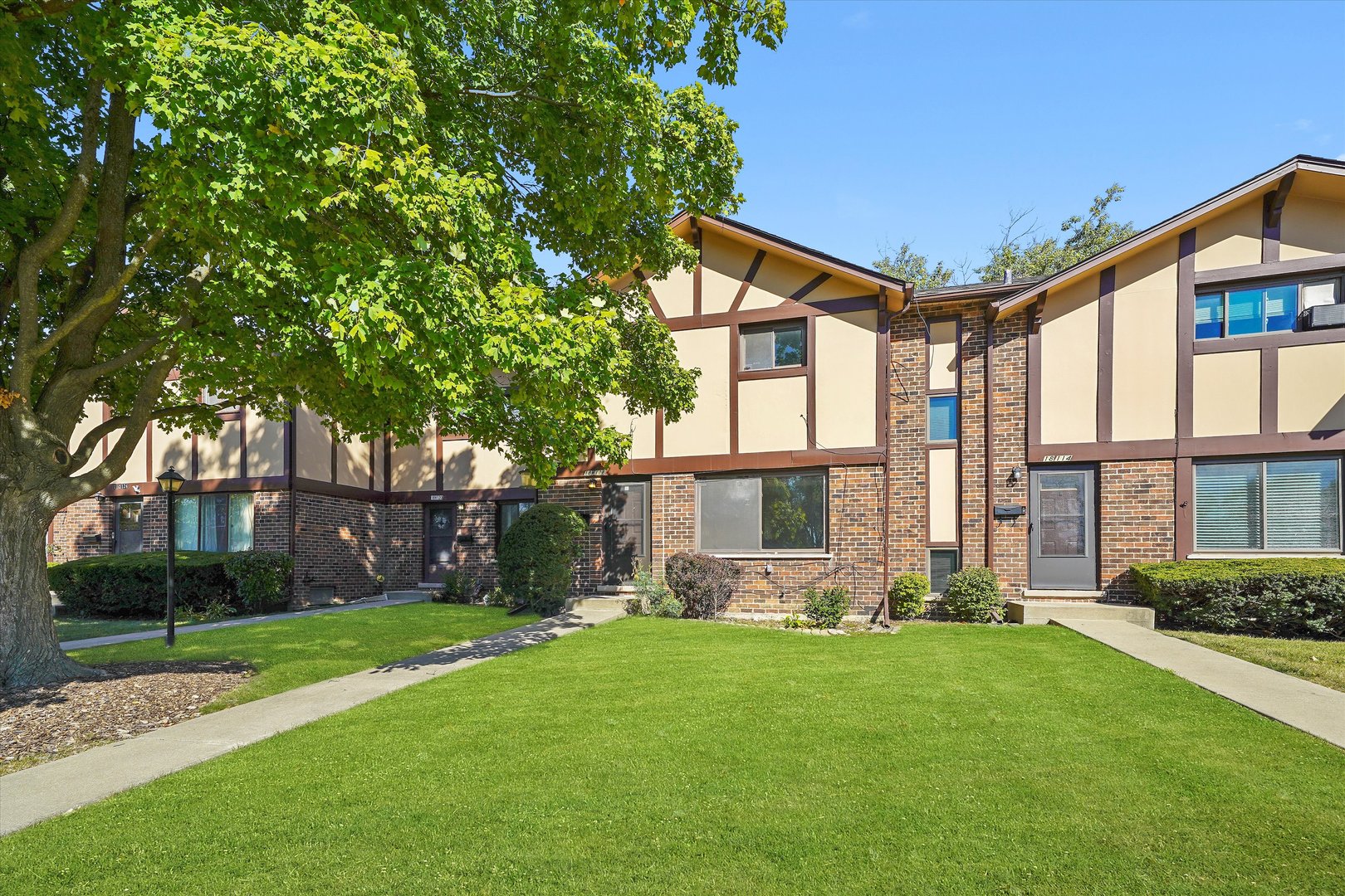 18W118 14TH Street Villa Park IL 60181