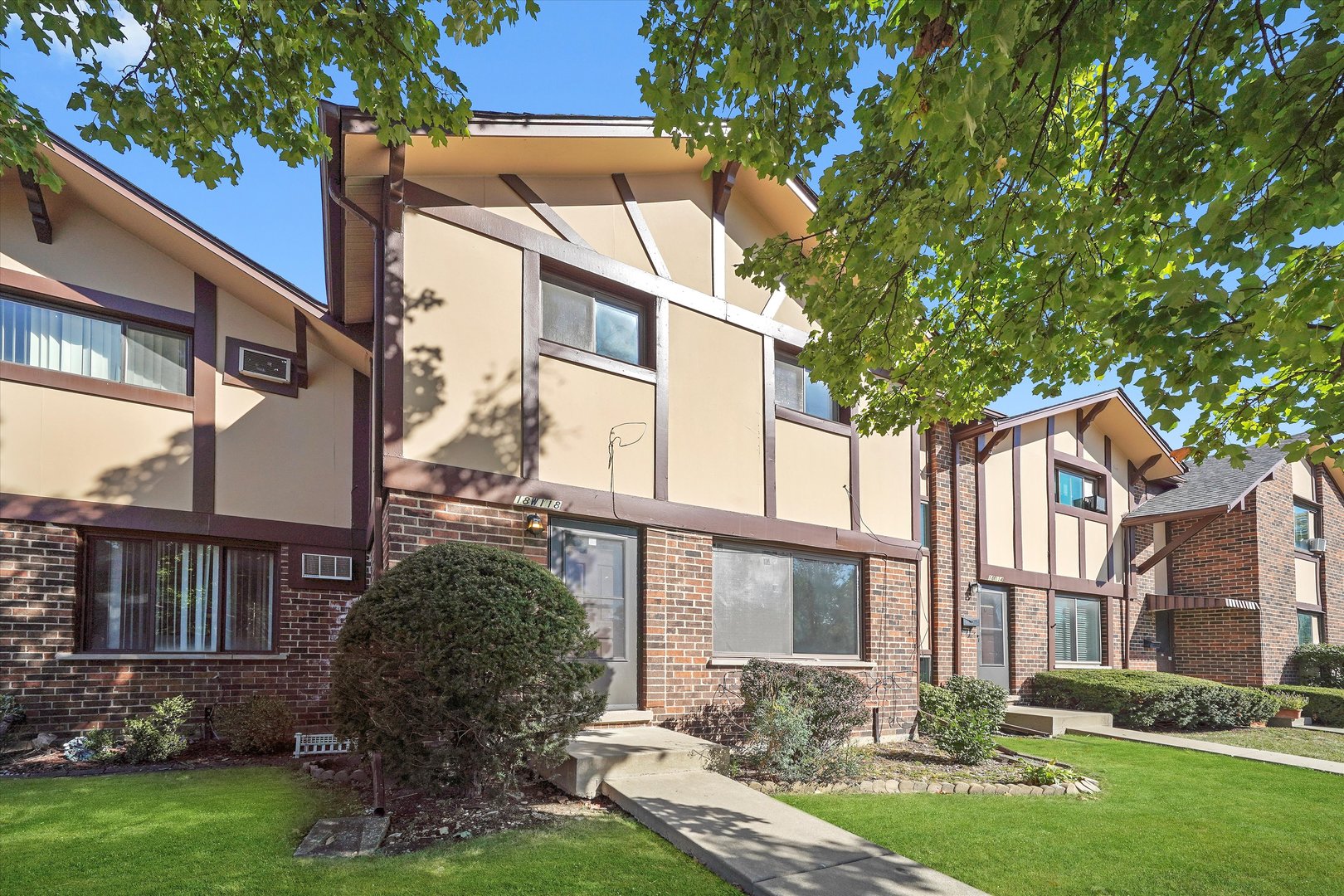 18W118 14TH Street Villa Park IL 60181