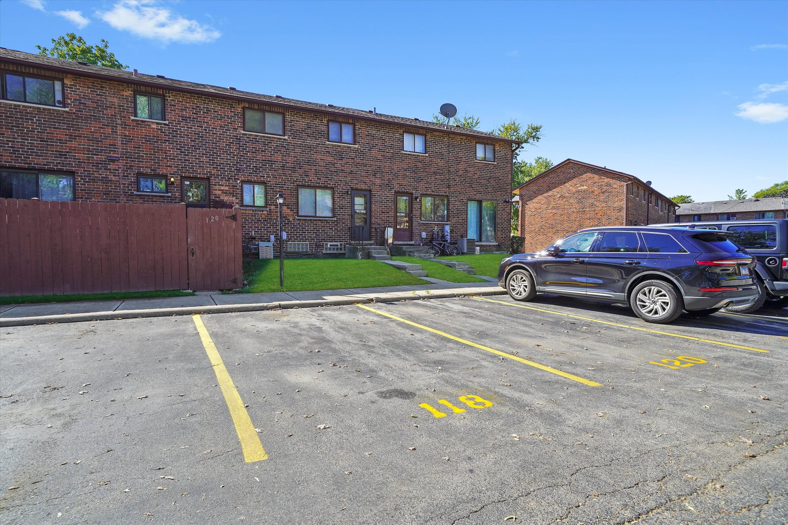 18W118 14TH Street Villa Park IL 60181