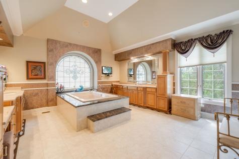55 South Wynstone Drive S North Barrington IL 60010