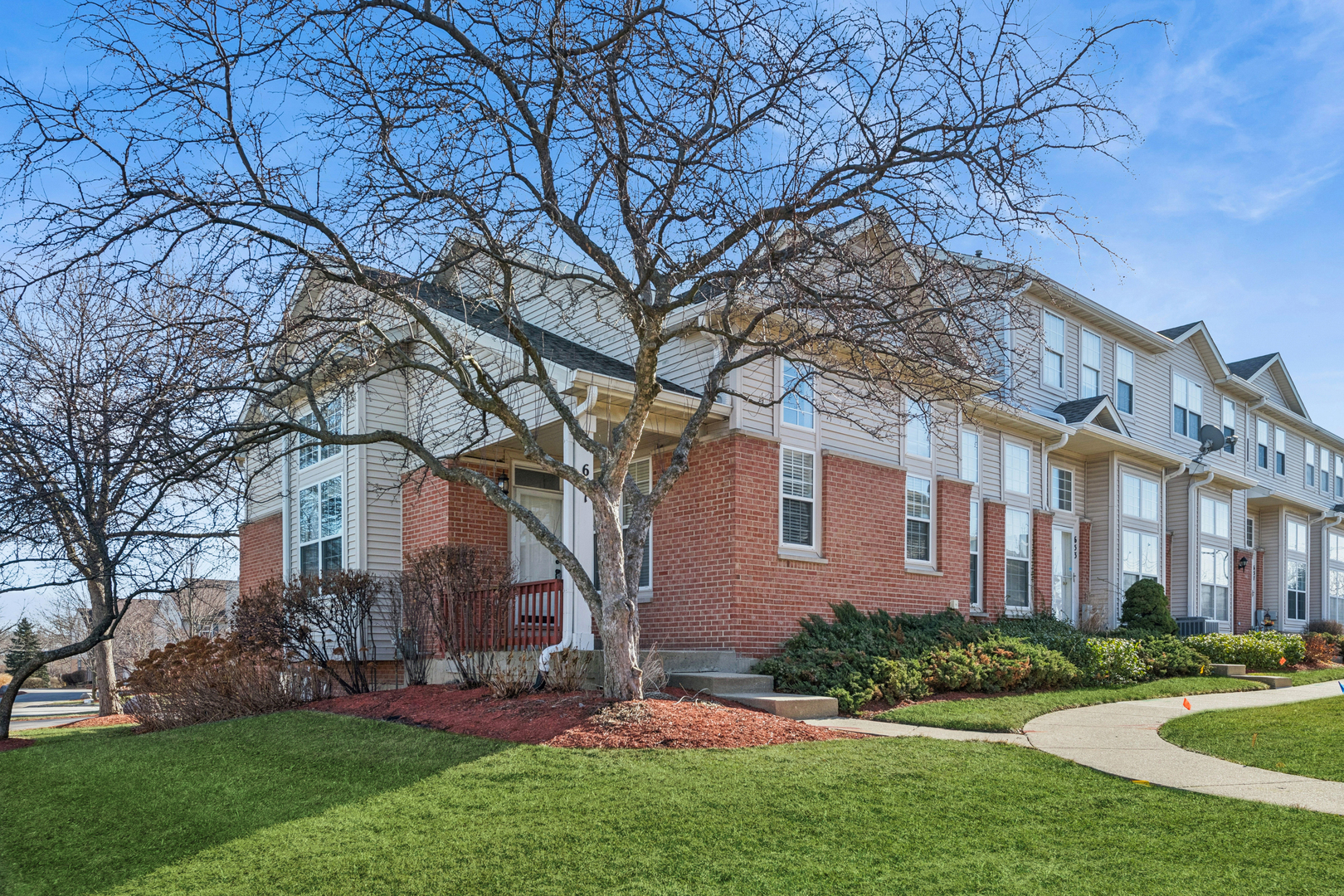 651 West Georgian Court Addison IL 60101