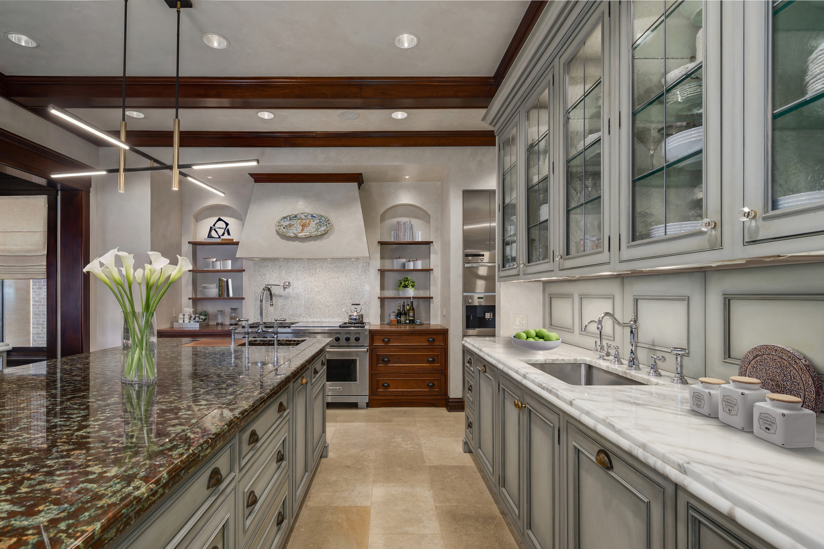 536 West Barry Avenue Chicago IL 60657