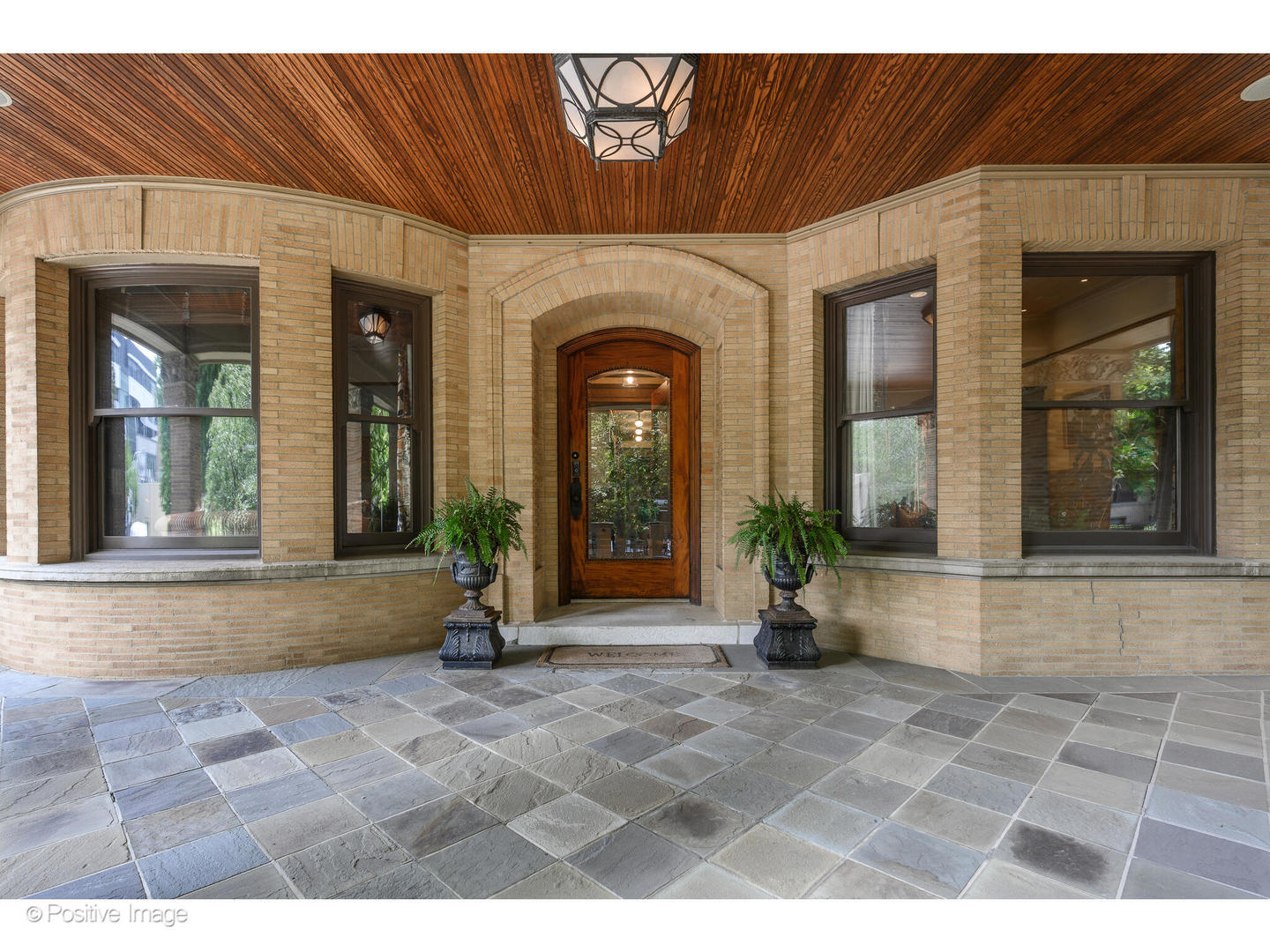 536 West Barry Avenue Chicago IL 60657