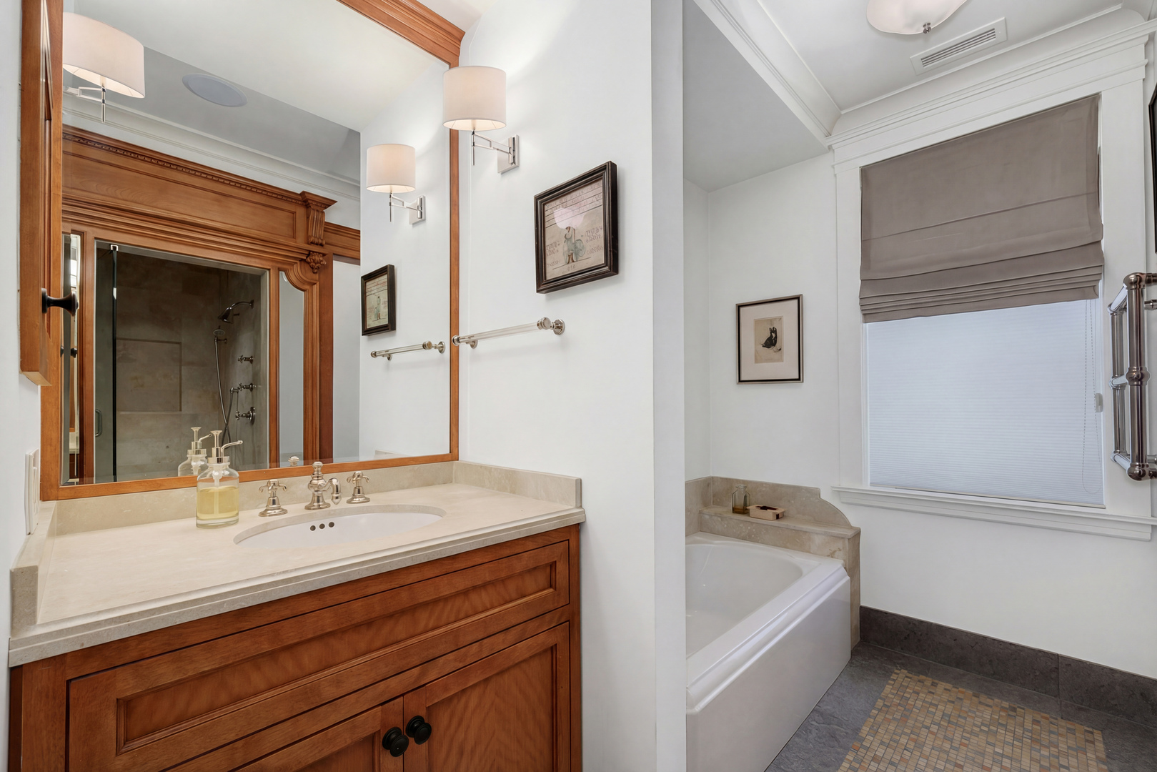 536 West Barry Avenue Chicago IL 60657