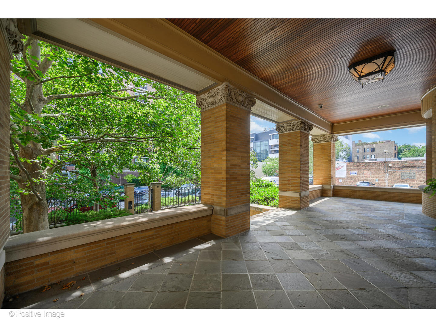 536 West Barry Avenue Chicago IL 60657