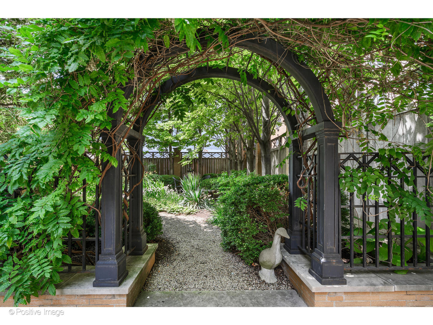 536 West Barry Avenue Chicago IL 60657