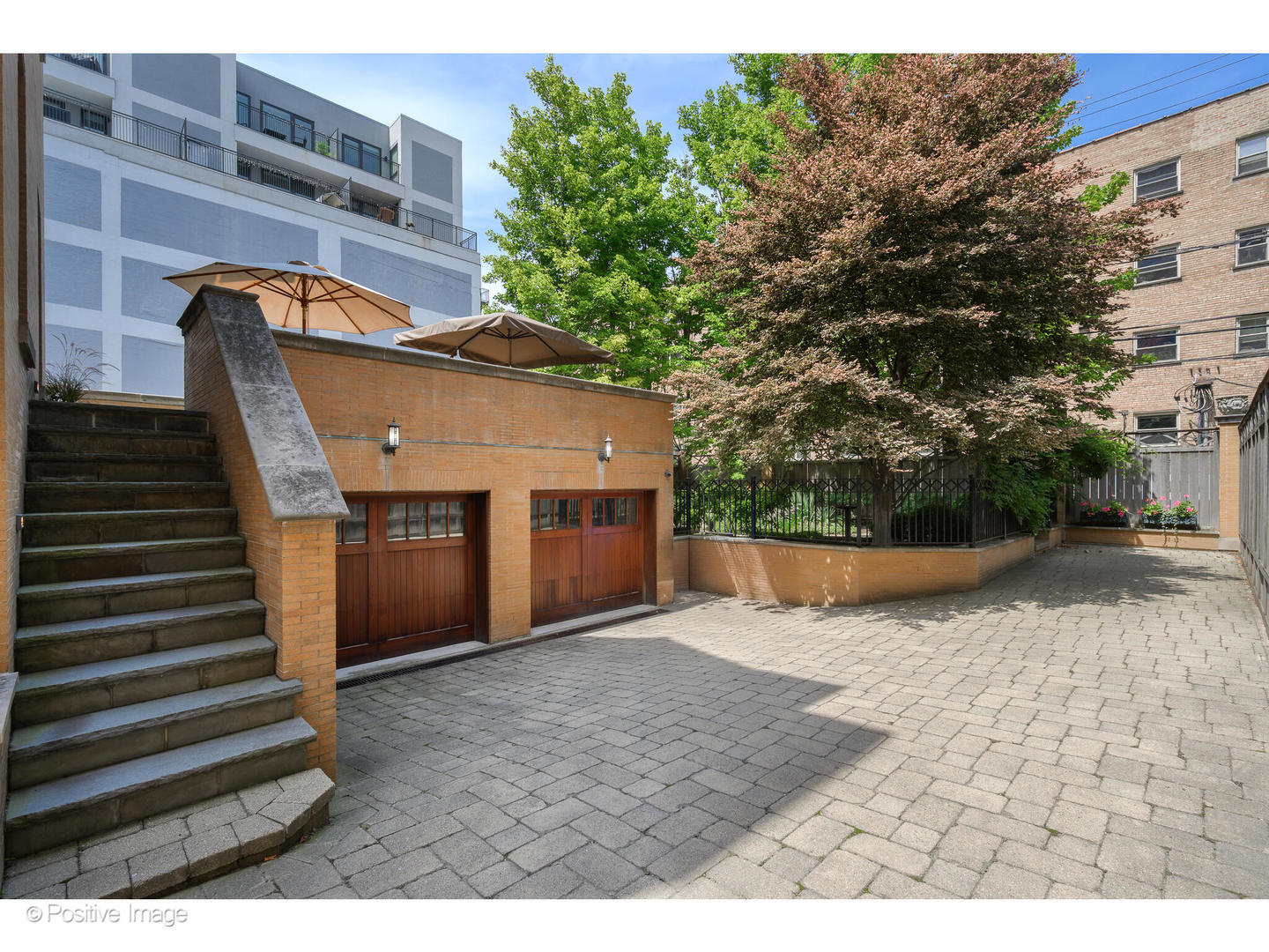 536 West Barry Avenue Chicago IL 60657