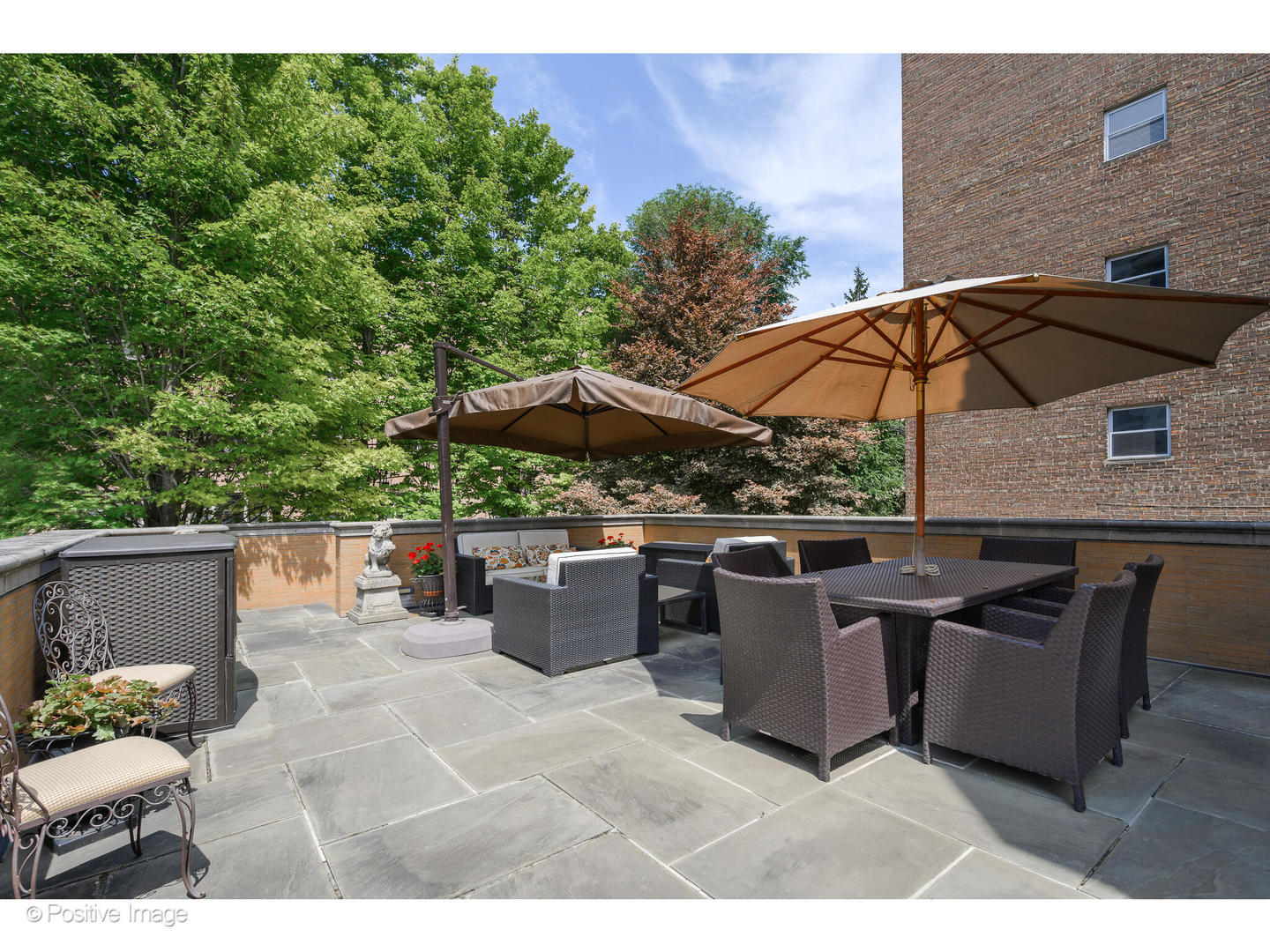 536 West Barry Avenue Chicago IL 60657