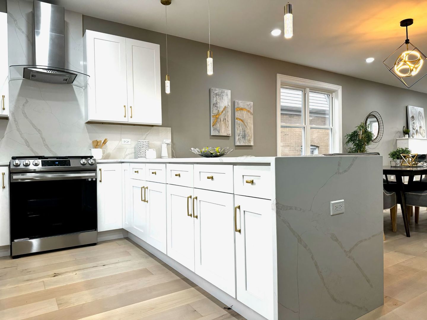 1137 North Karlov Avenue Chicago IL 60651