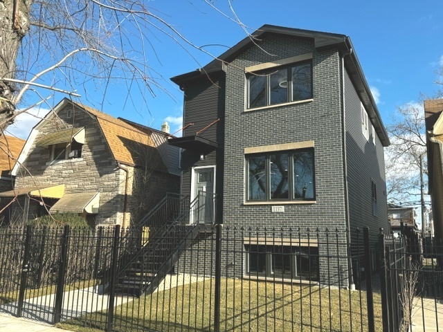 1137 North Karlov Avenue Chicago IL 60651