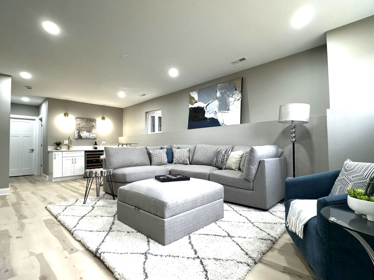 1137 North Karlov Avenue Chicago IL 60651