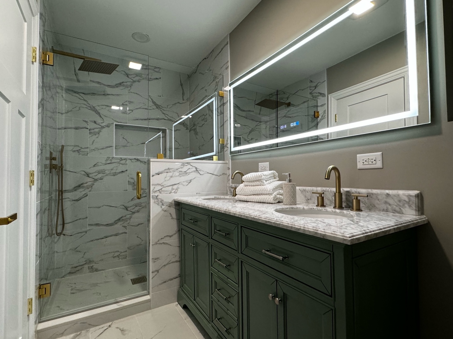 1137 North Karlov Avenue Chicago IL 60651