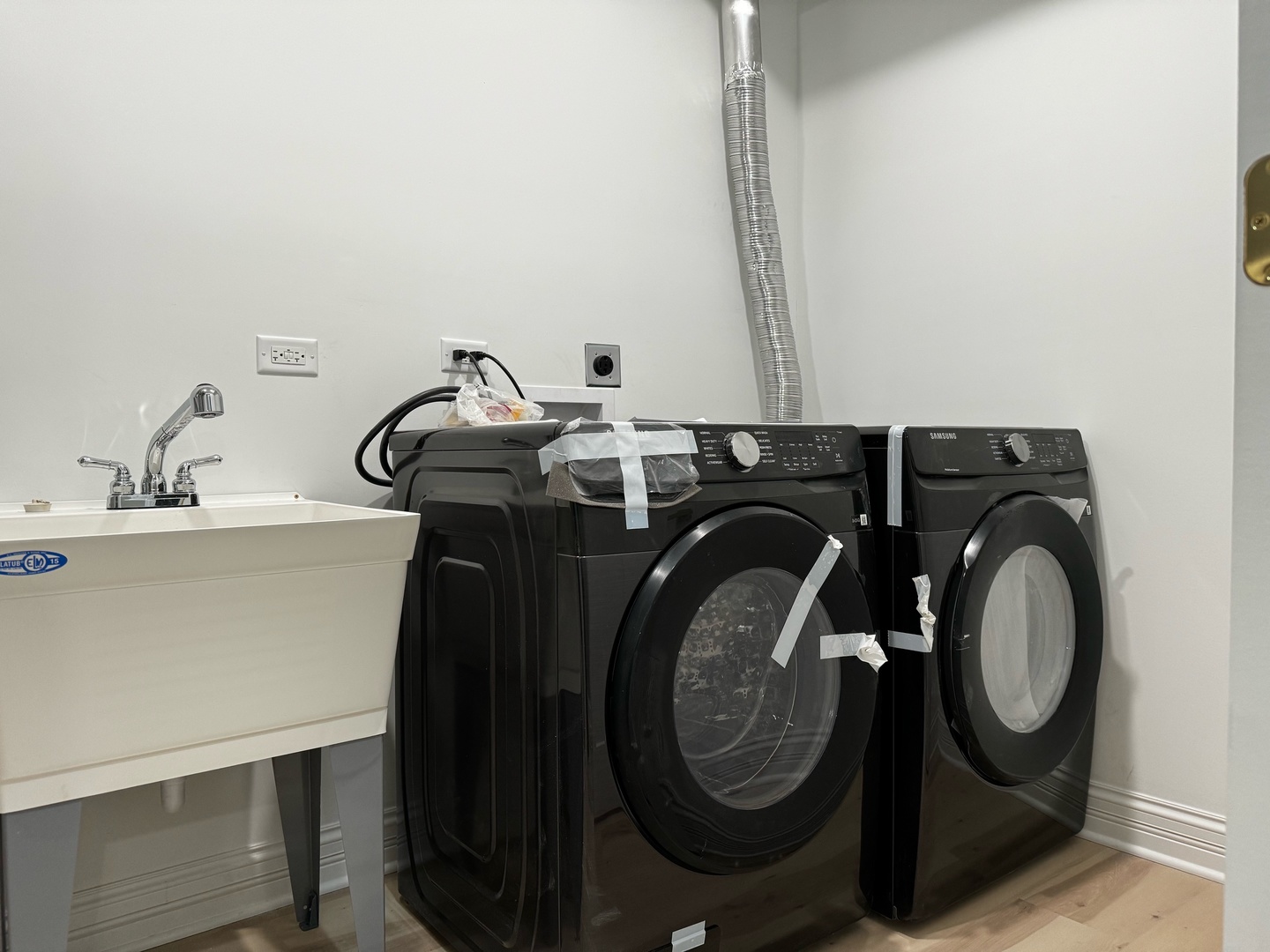 1137 North Karlov Avenue Chicago IL 60651