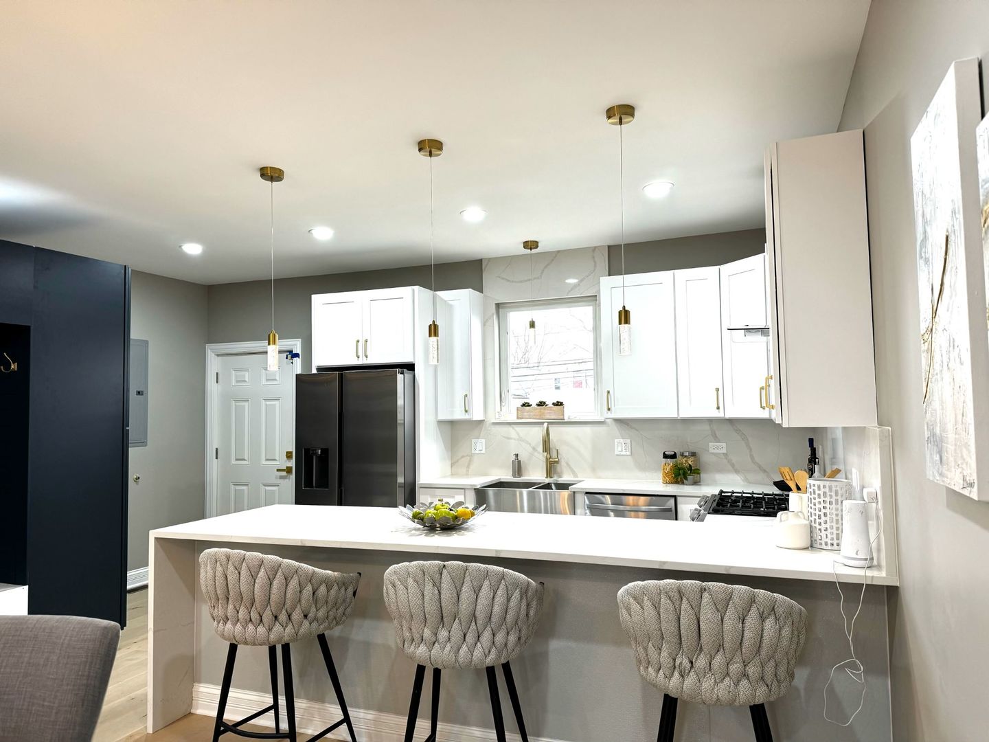 1137 North Karlov Avenue Chicago IL 60651