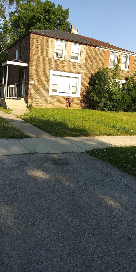 9918 South Hoxie Avenue Chicago IL 60617