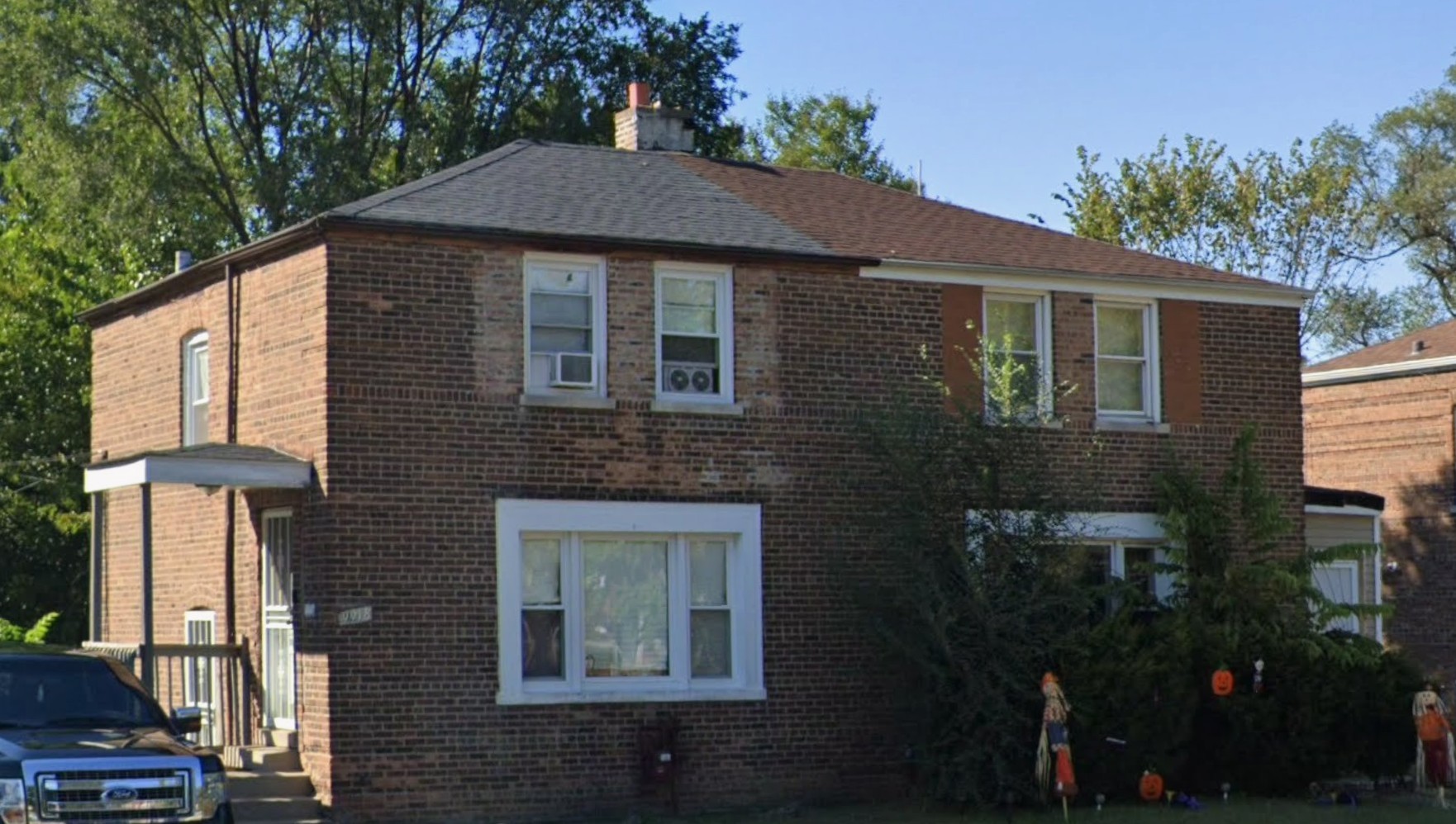 9918 South Hoxie Avenue Chicago IL 60617