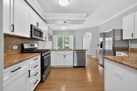 1051 West Sutton Court Palatine IL 60067