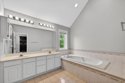 1051 West Sutton Court Palatine IL 60067