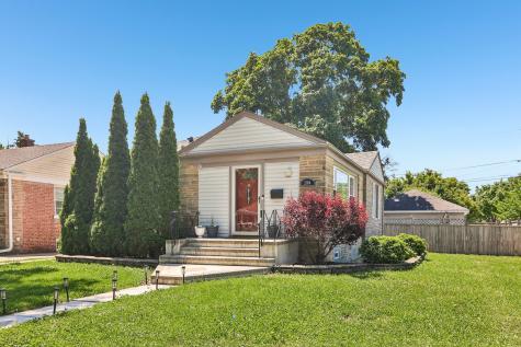 2104 Portsmouth Avenue Westchester IL 60154