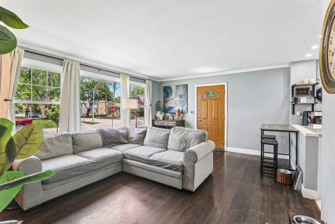 2104 Portsmouth Avenue Westchester IL 60154