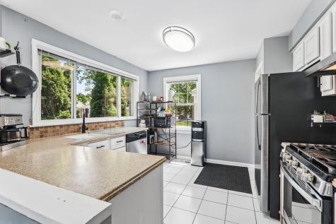 2104 Portsmouth Avenue Westchester IL 60154