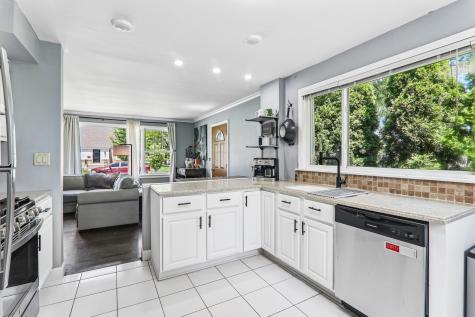 2104 Portsmouth Avenue Westchester IL 60154