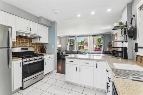 2104 Portsmouth Avenue Westchester IL 60154
