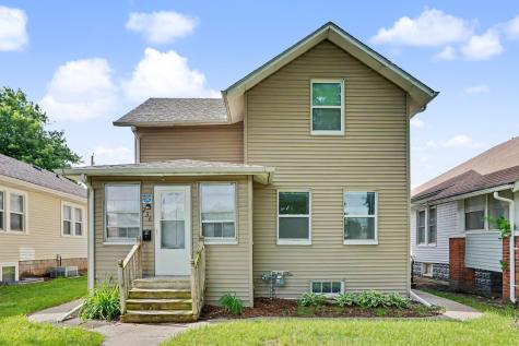 236 15TH Avenue East Moline IL 61244