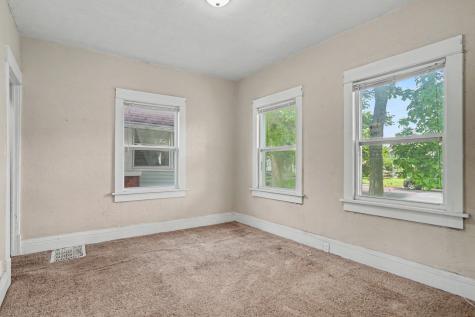 236 15TH Avenue East Moline IL 61244