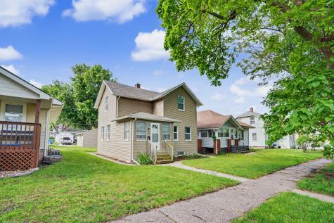 236 15TH Avenue East Moline IL 61244