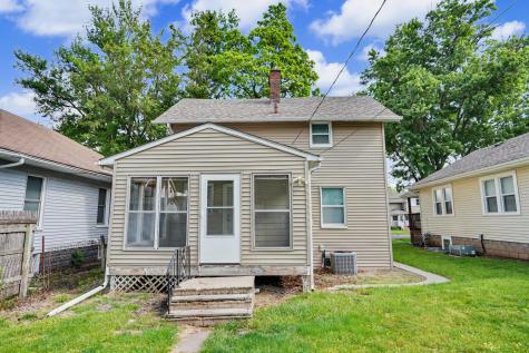 236 15TH Avenue East Moline IL 61244