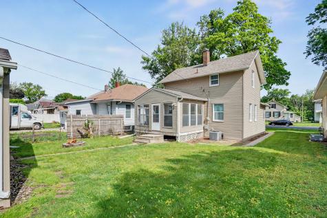 236 15TH Avenue East Moline IL 61244