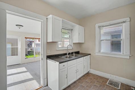 236 15TH Avenue East Moline IL 61244