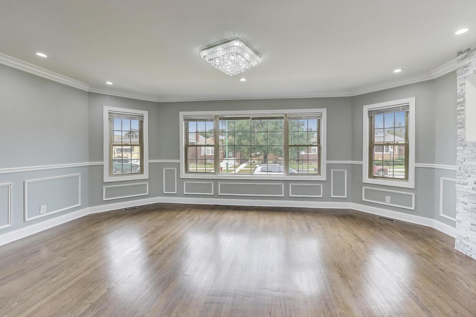 10229 South Calumet Avenue Chicago IL 60628