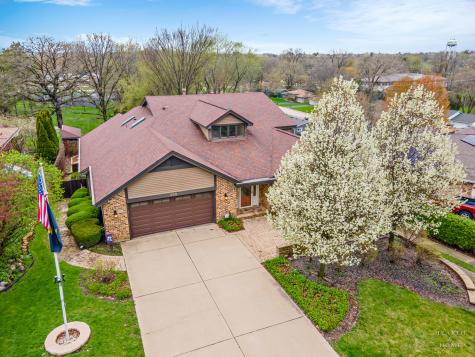 305 North Dale Avenue Mchenry IL 60050