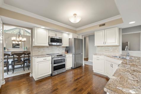 305 North Dale Avenue Mchenry IL 60050