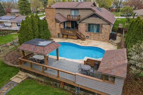 305 North Dale Avenue Mchenry IL 60050