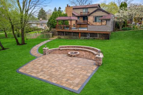 305 North Dale Avenue Mchenry IL 60050