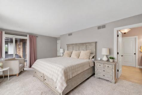 305 North Dale Avenue Mchenry IL 60050