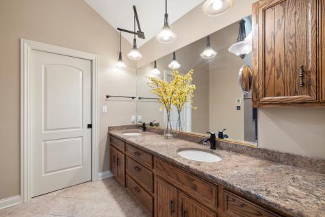 305 North Dale Avenue Mchenry IL 60050